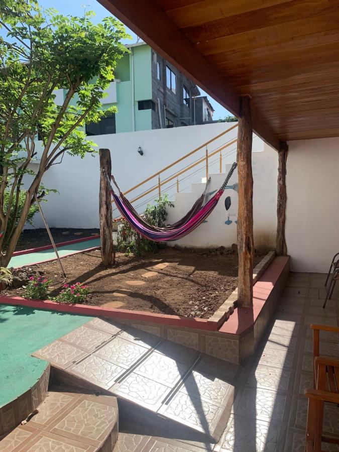 Hostal White House Galapagos Puerto Ayora  Zewnętrze zdjęcie