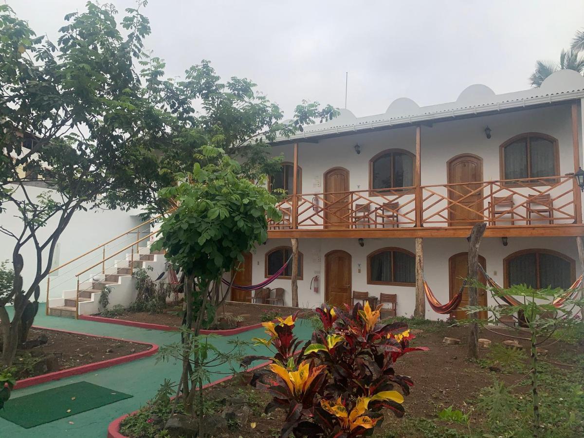 Hostal White House Galapagos Puerto Ayora  Zewnętrze zdjęcie
