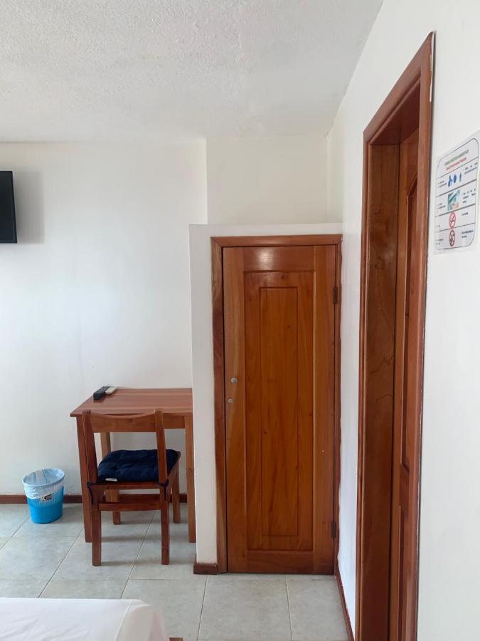 Hostal White House Galapagos Puerto Ayora  Zewnętrze zdjęcie