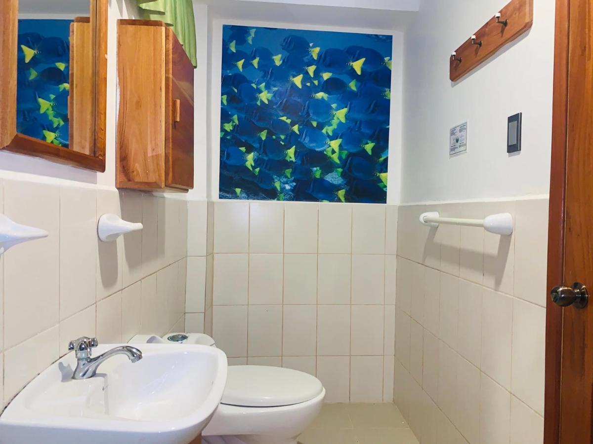 Hostal White House Galapagos Puerto Ayora  Zewnętrze zdjęcie