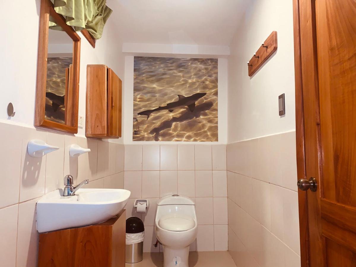 Hostal White House Galapagos Puerto Ayora  Zewnętrze zdjęcie