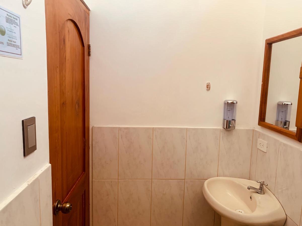 Hostal White House Galapagos Puerto Ayora  Zewnętrze zdjęcie