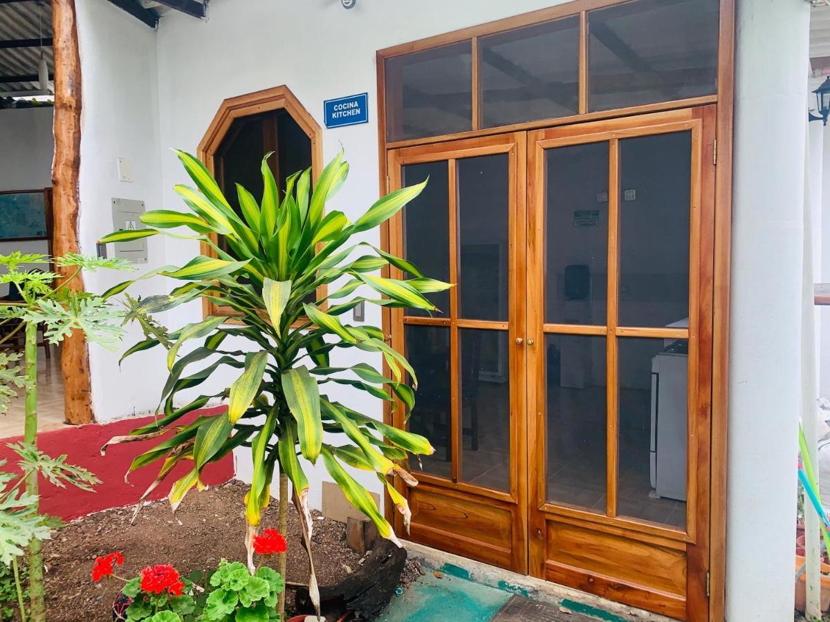 Hostal White House Galapagos Puerto Ayora  Zewnętrze zdjęcie