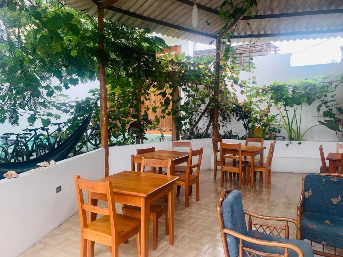 Hostal White House Galapagos Puerto Ayora  Zewnętrze zdjęcie