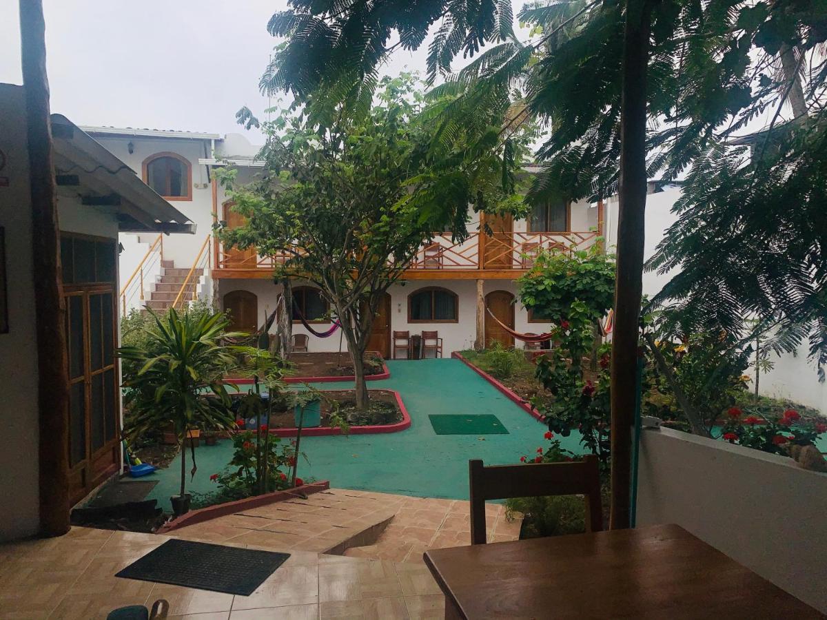 Hostal White House Galapagos Puerto Ayora  Zewnętrze zdjęcie