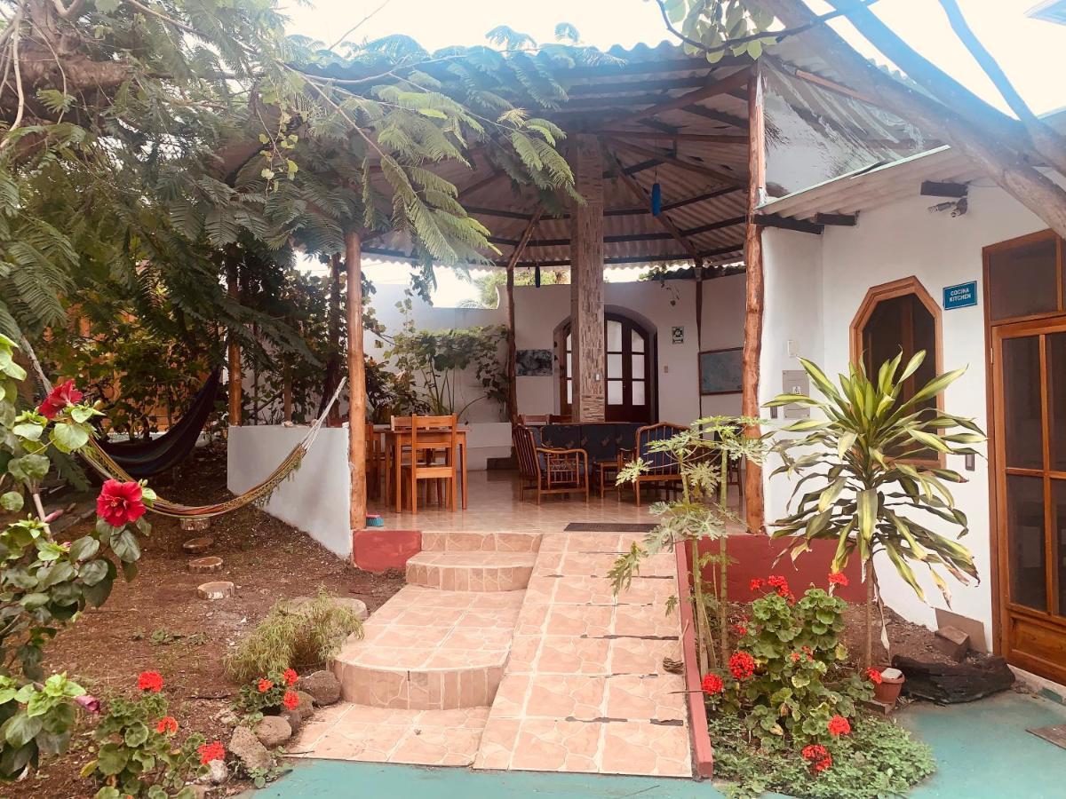Hostal White House Galapagos Puerto Ayora  Zewnętrze zdjęcie