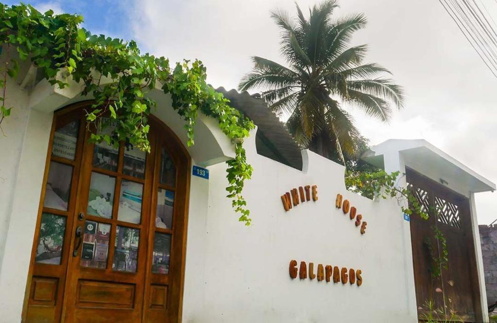 Hostal White House Galapagos Puerto Ayora  Zewnętrze zdjęcie