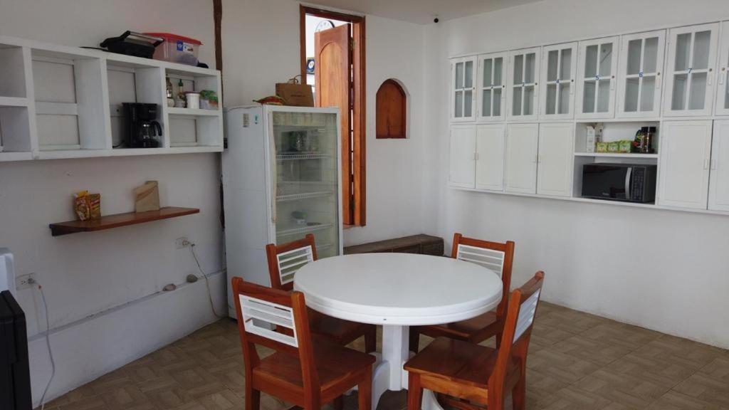 Hostal White House Galapagos Puerto Ayora  Zewnętrze zdjęcie