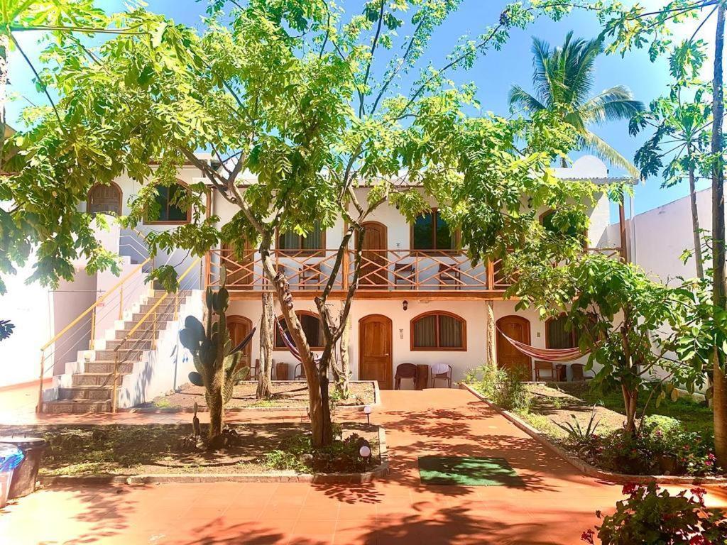 Hostal White House Galapagos Puerto Ayora  Zewnętrze zdjęcie