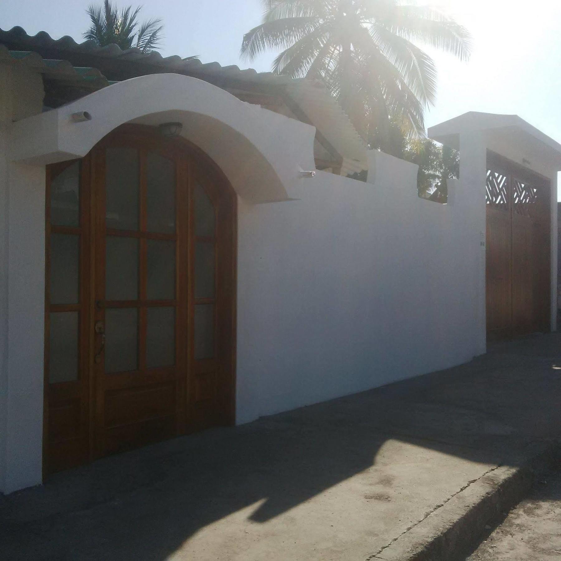 Hostal White House Galapagos Puerto Ayora  Zewnętrze zdjęcie