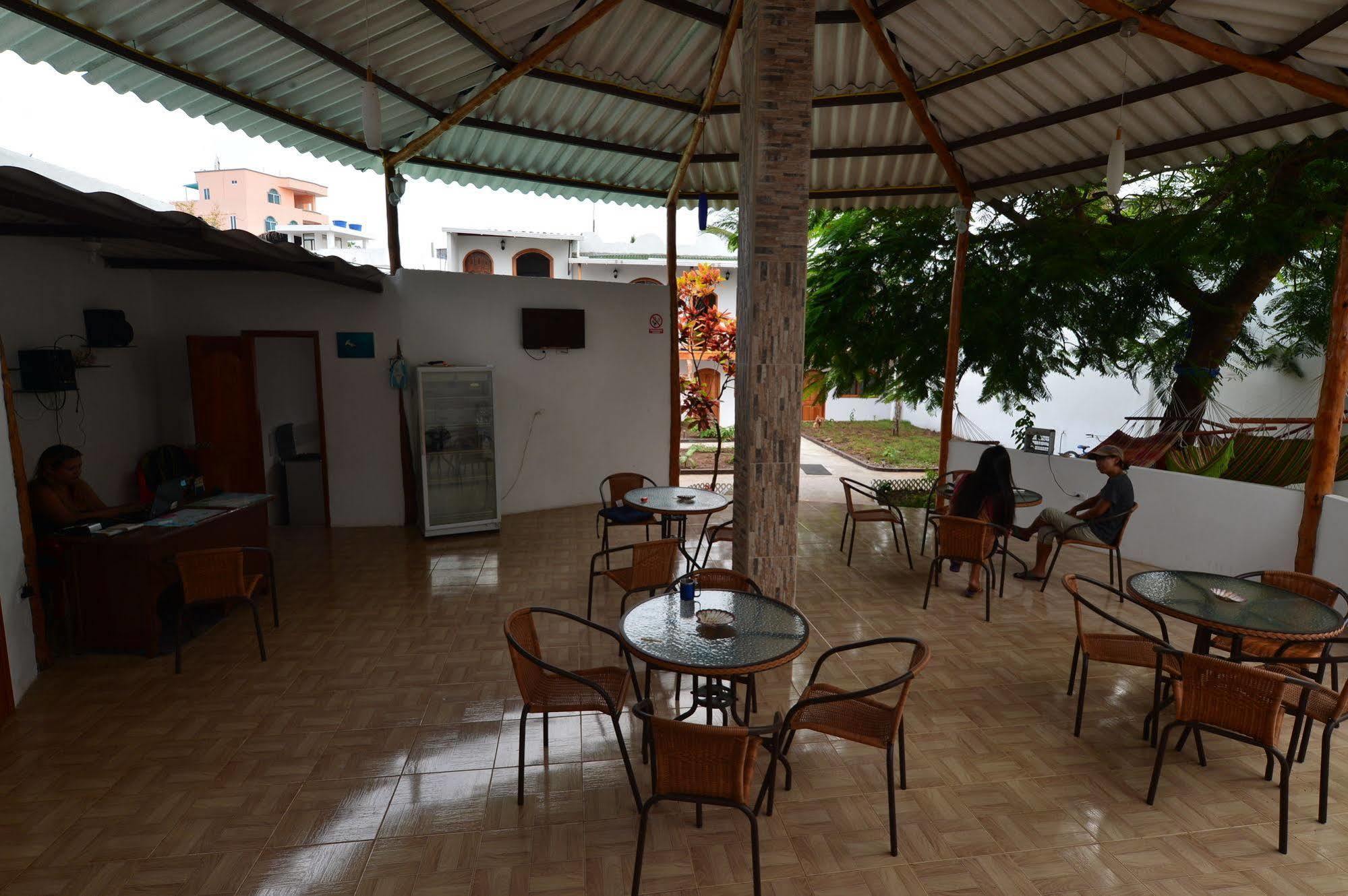 Hostal White House Galapagos Puerto Ayora  Zewnętrze zdjęcie