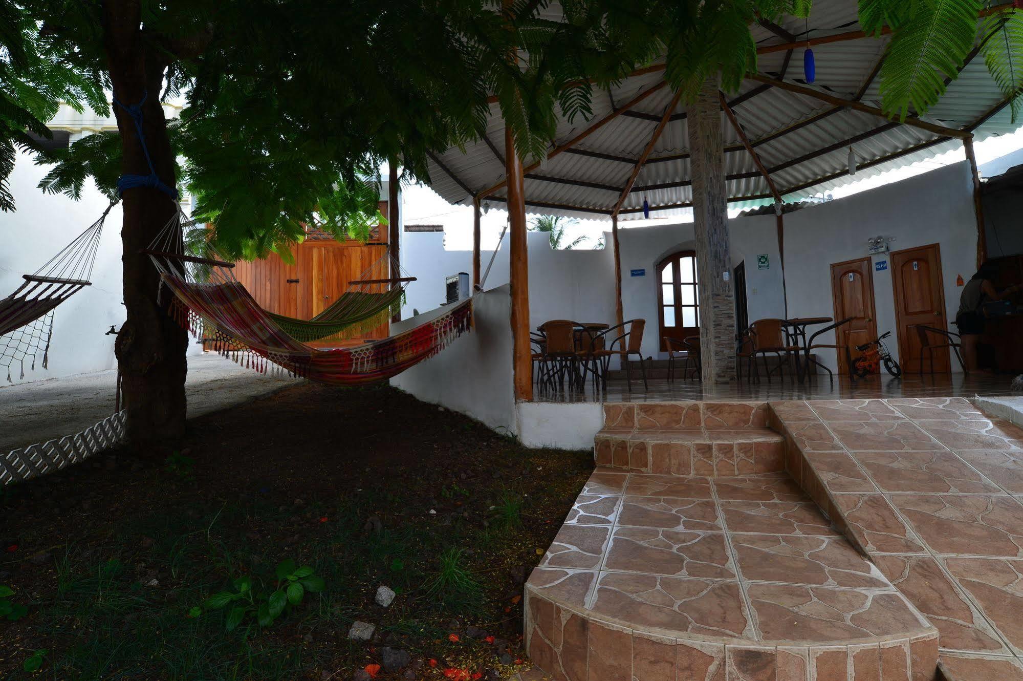 Hostal White House Galapagos Puerto Ayora  Zewnętrze zdjęcie