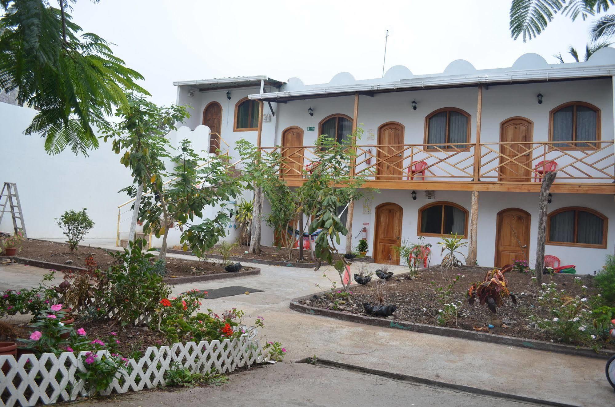 Hostal White House Galapagos Puerto Ayora  Zewnętrze zdjęcie