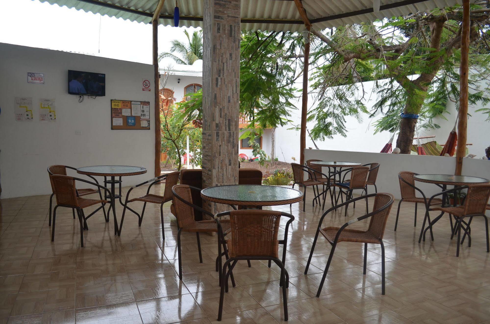 Hostal White House Galapagos Puerto Ayora  Zewnętrze zdjęcie