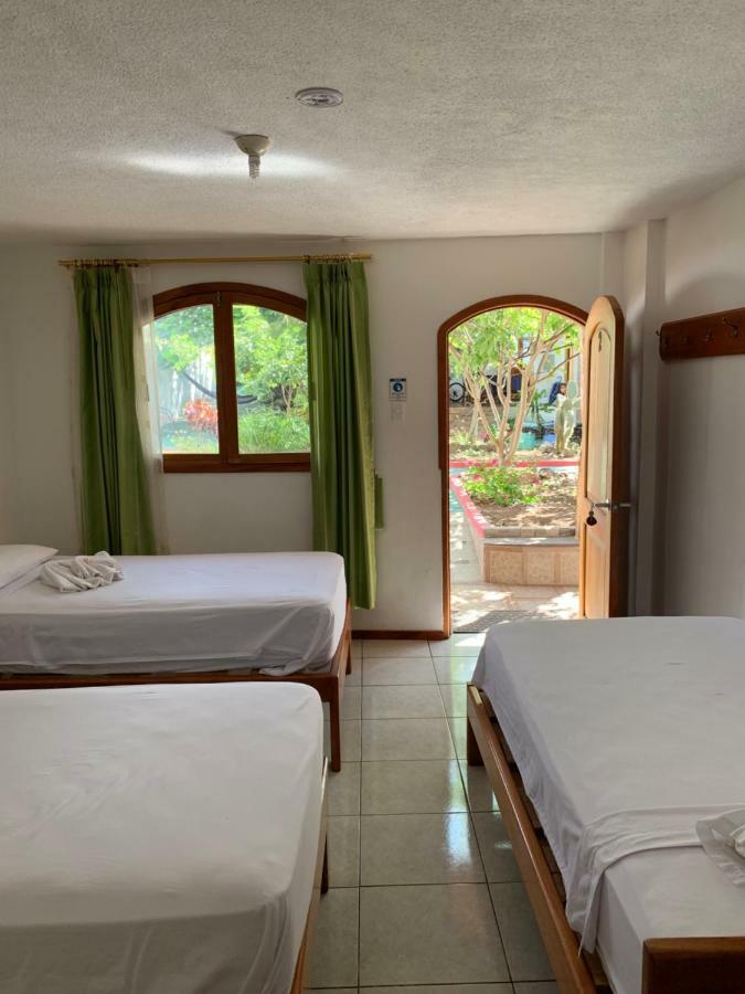 Hostal White House Galapagos Puerto Ayora  Zewnętrze zdjęcie