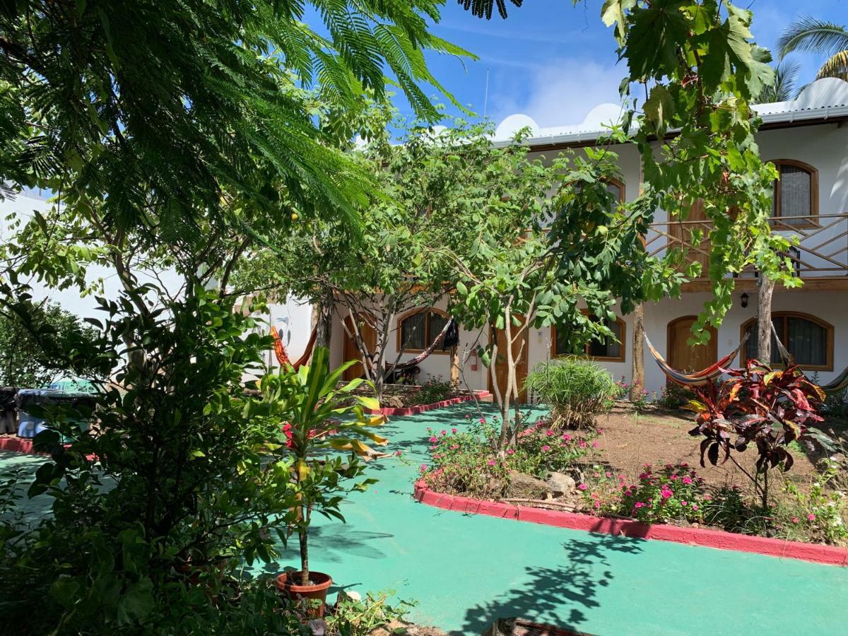 Hostal White House Galapagos Puerto Ayora  Zewnętrze zdjęcie